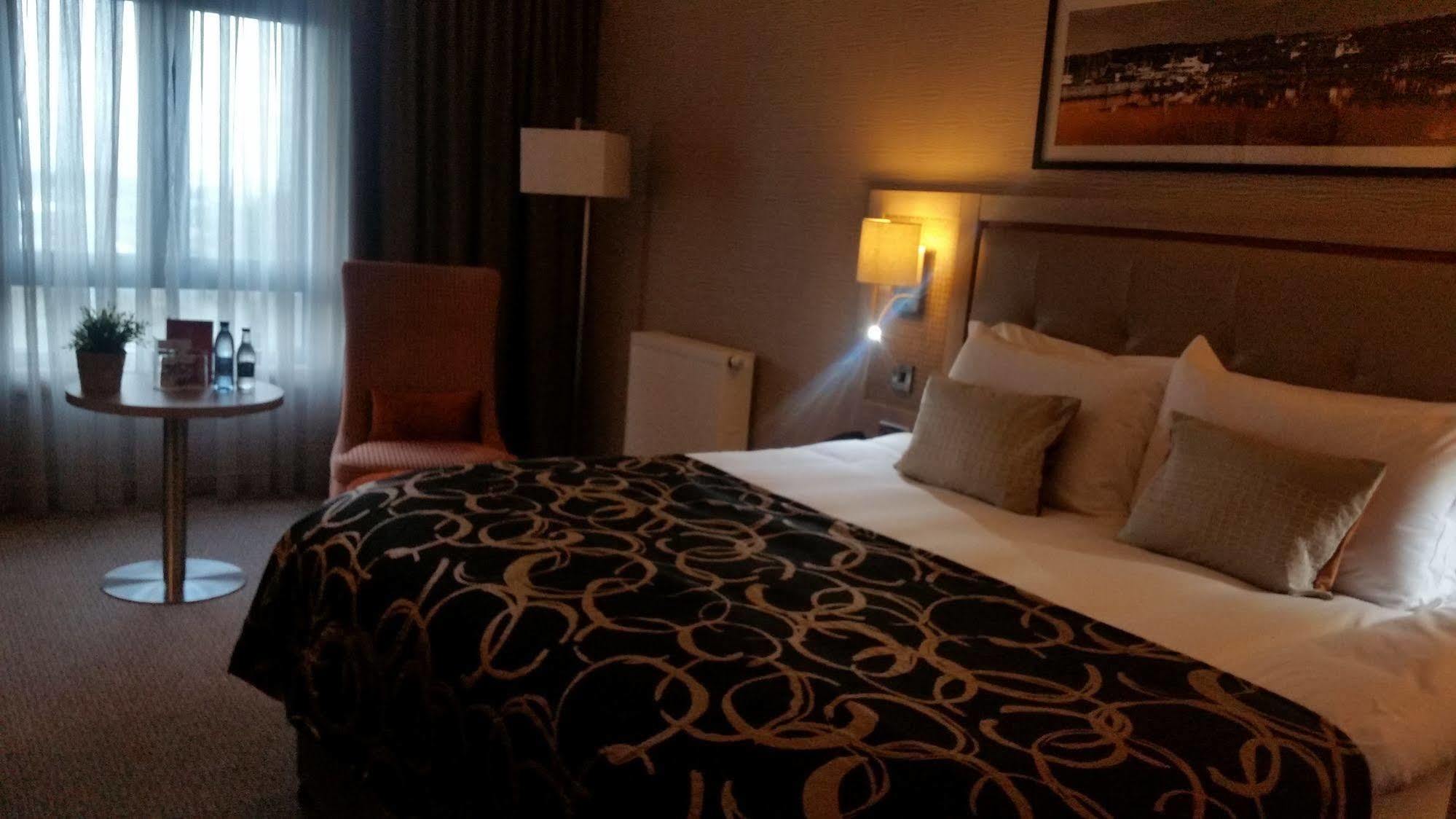 Clayton Hotel Лепардстаун Екстер'єр фото